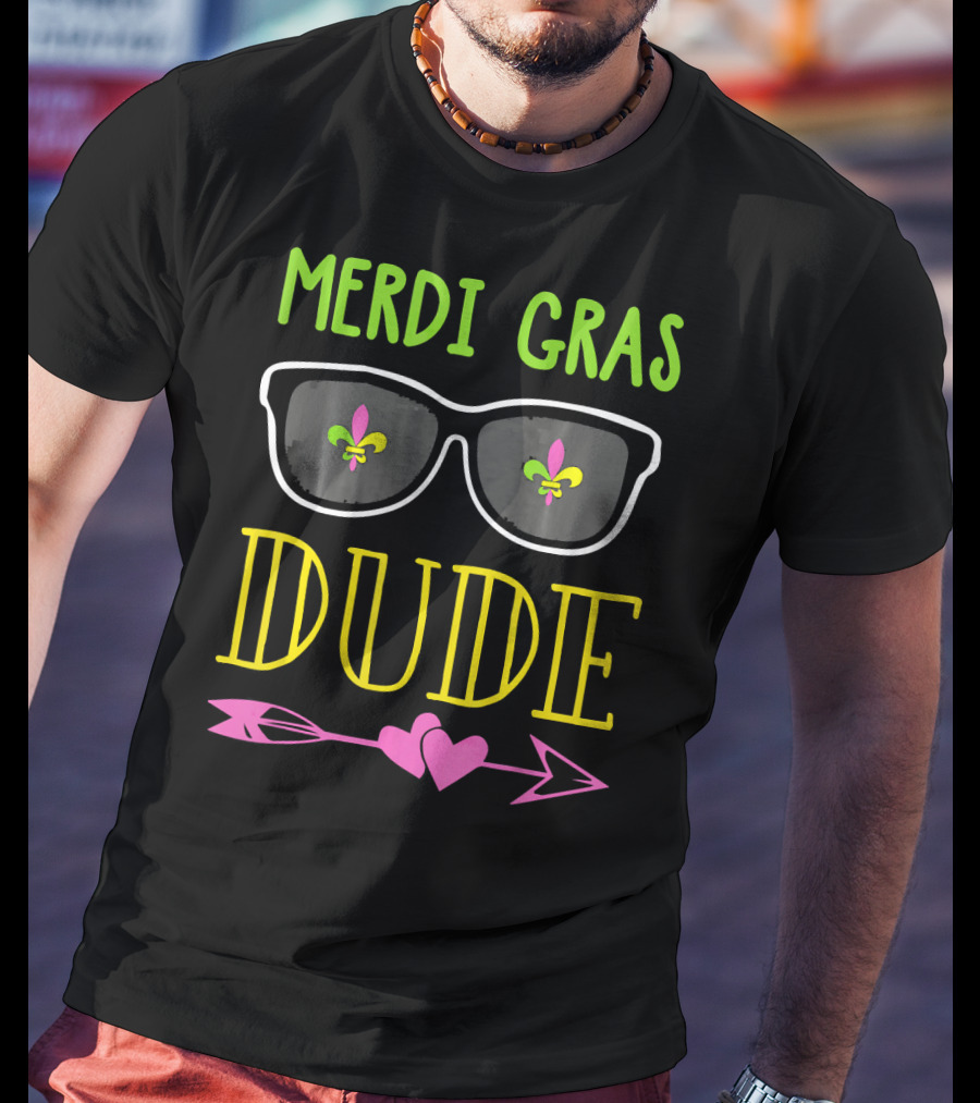 Mardi Gras Dude New Orleans Glasses Fleur De Lis Hearts Arrow T-Shirt
