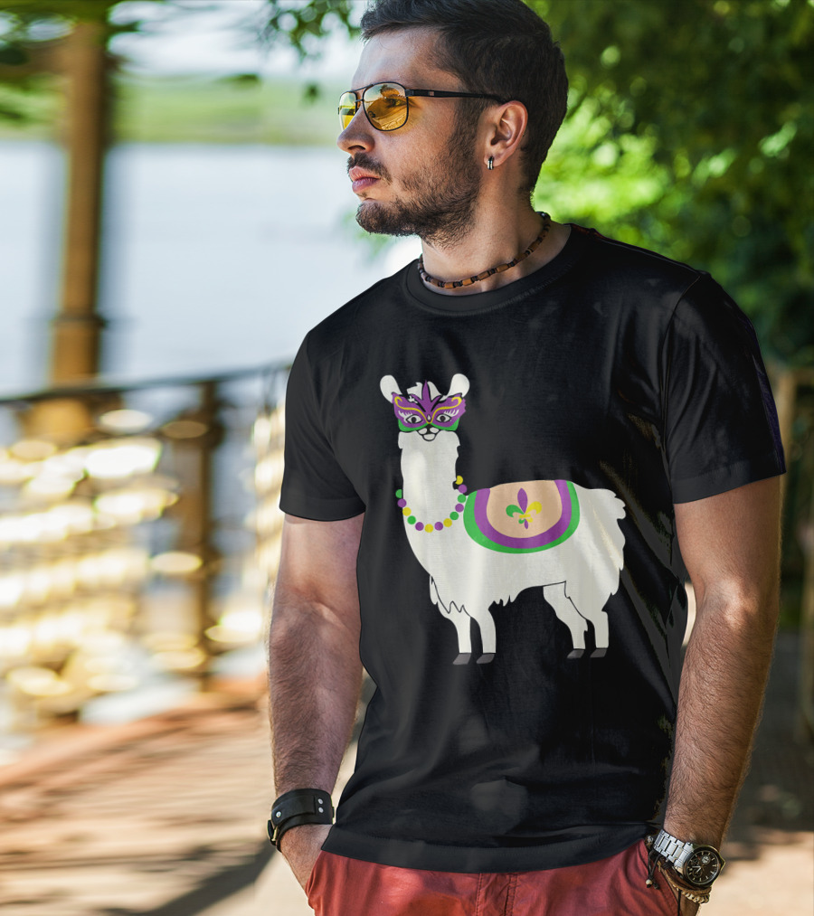 Mardi Gras Llama With Fleur-de-Lis Beads And Mask For Funny Carnival Party T-Shirt