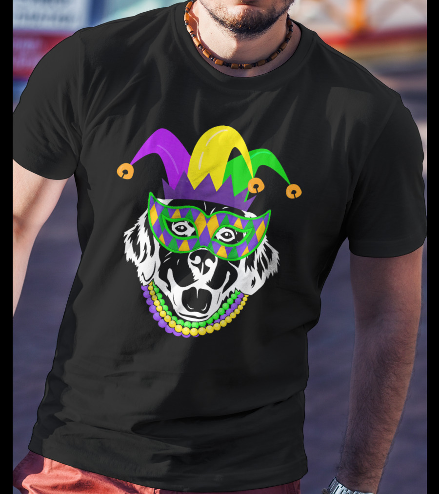 Mardi Gras Jester Hat Golden Retriever Beads Mask T-Shirt