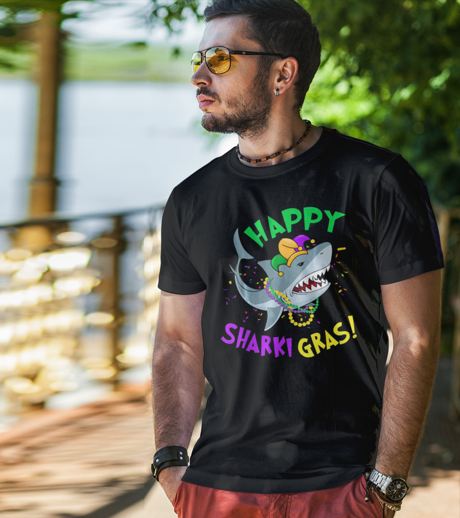 Happy Sharki Gras Mardi Gras Shark With Beads And Jester Hat T-Shirt