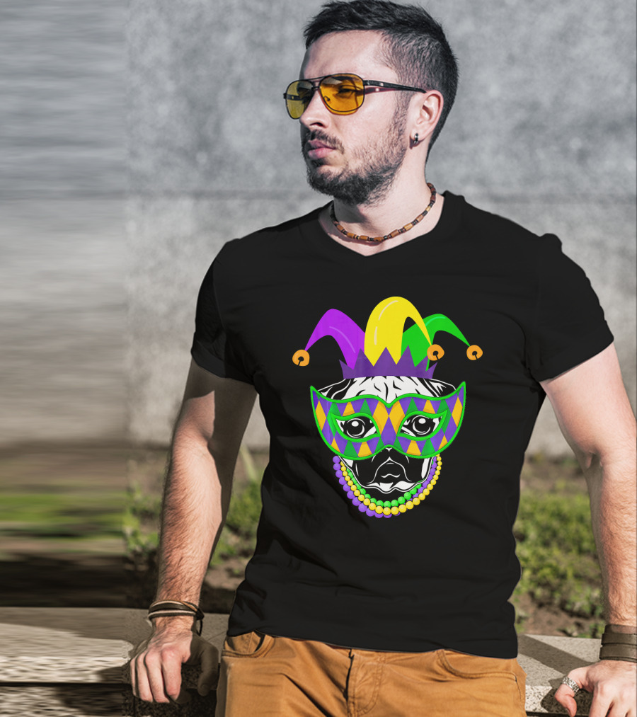 Mardi Gras Jester Pug Mask Beads Dogs Lovers T-Shirt