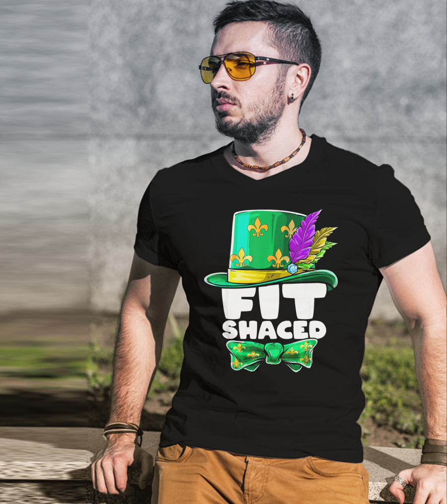 Mardi Gras Fit Shaced Green Hat Fleur-de-Lis Bow Tie Feathers T-Shirt