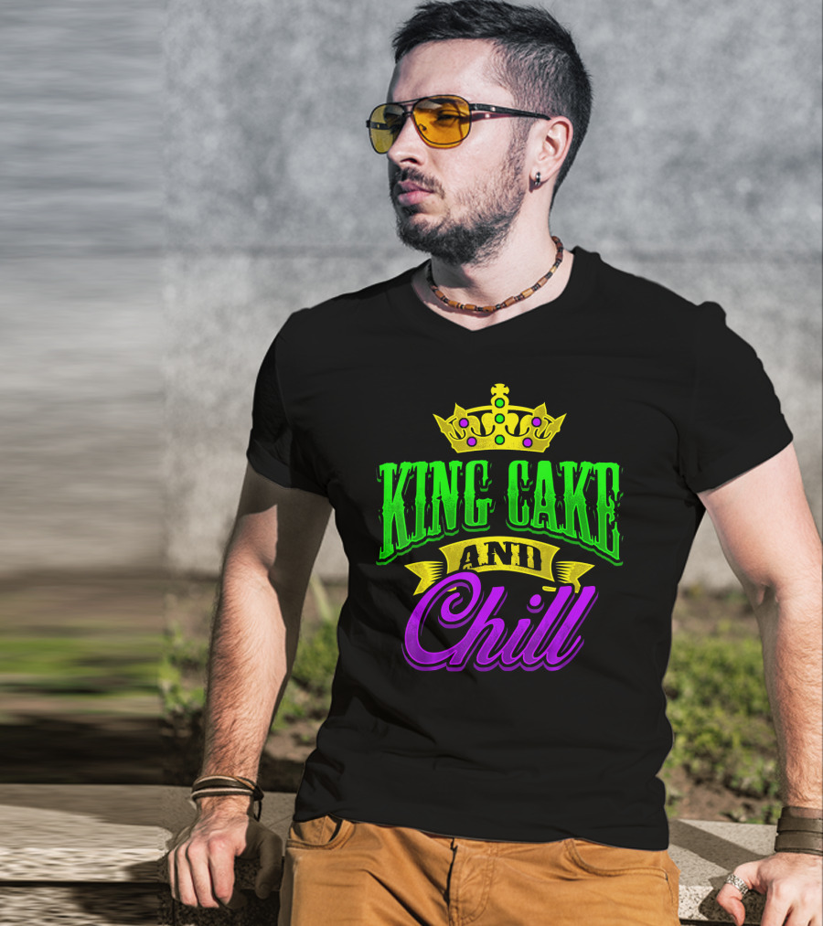 King Cake And Chill Mardi Gras Crown Celebratory T-Shirt