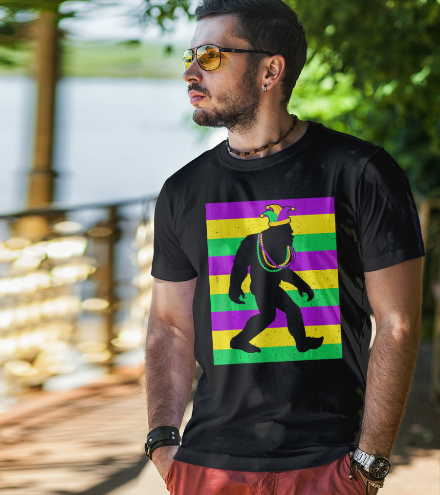 Bigfoot Sasquatch In Mardi Gras Jester Hat And Beads T-Shirt