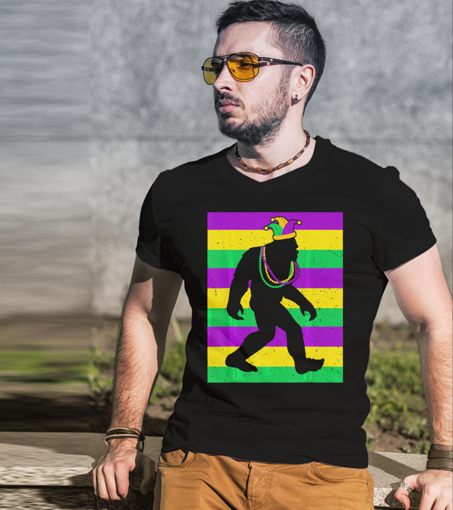 Bigfoot Sasquatch In Mardi Gras Jester Hat And Beads T-Shirt