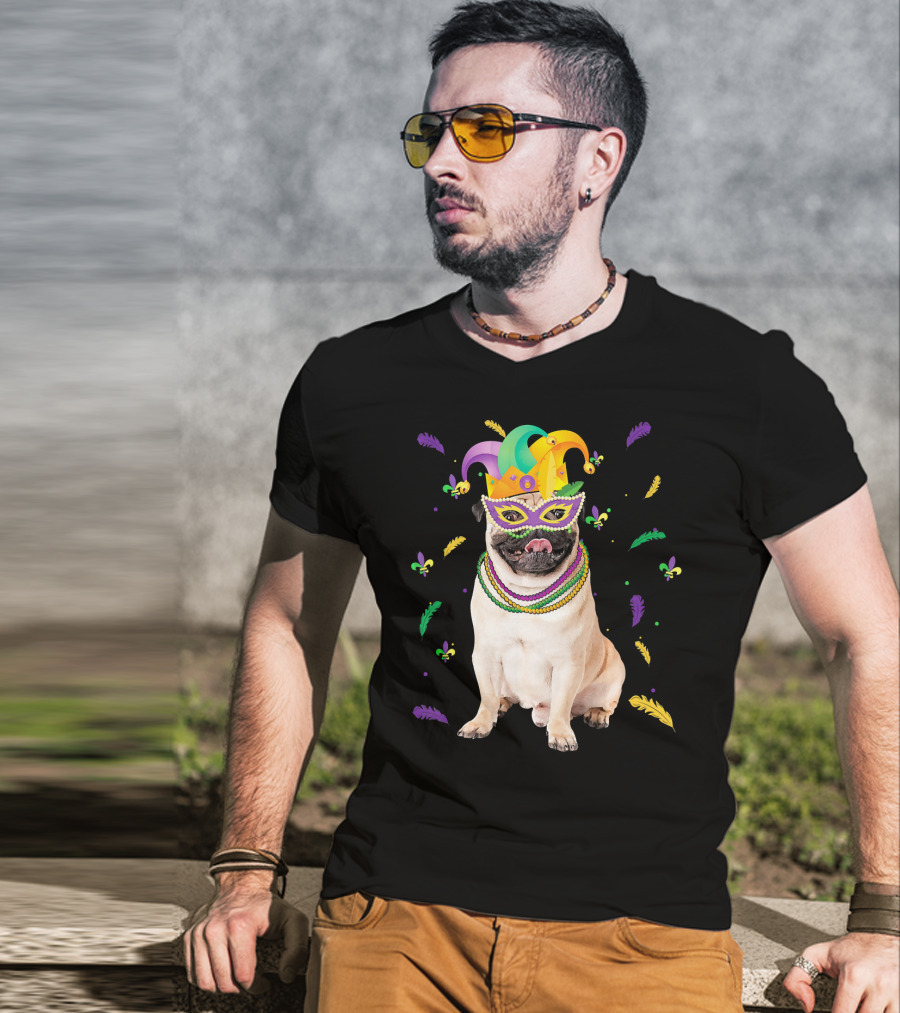 Mardi Gras Pug With Beads And Jester Mask T-Shirt