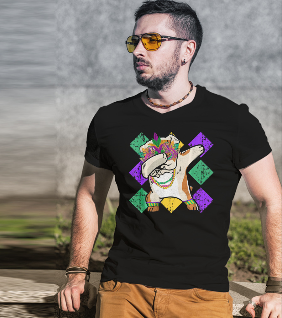 Funny BullDog Dabbing With Mardi Gras Mask And Beads On Colorful Diamond Background T-Shirt