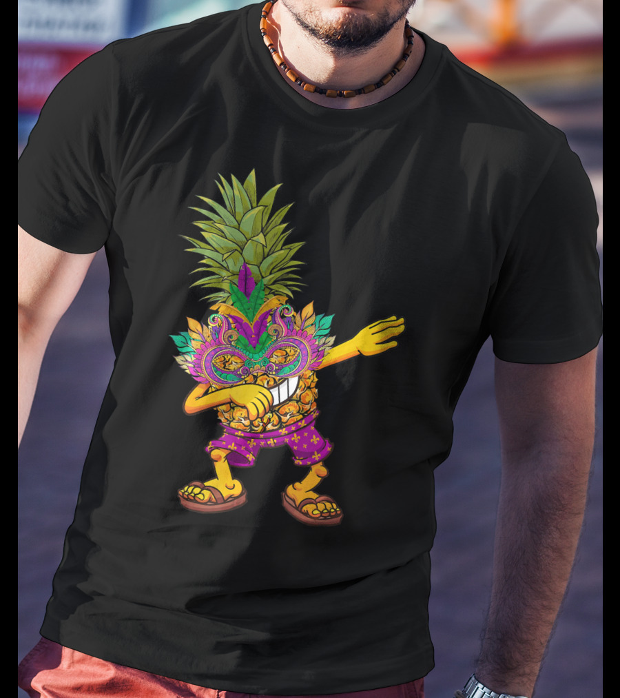 Funny Pineapple Wearing Mardi Gras Mask Dabbing Pose T-Shirt