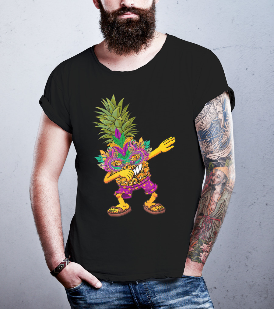 Funny Pineapple Wearing Mardi Gras Mask Dabbing Pose T-Shirt
