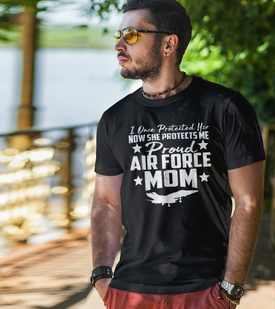 Proud Air Force Mom I Once Protected Her Now She Protects Me T-Shirt