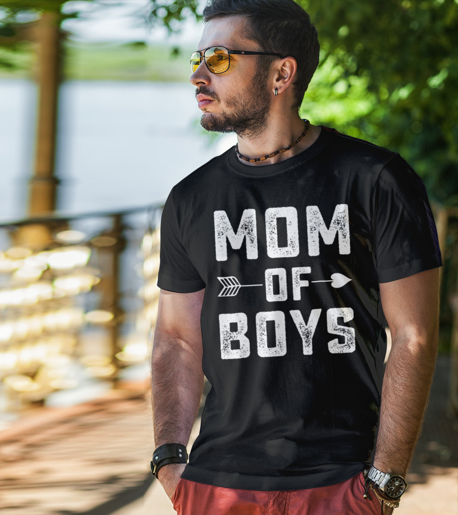 MOM OF BOYS Arrows Heart Rustic T-Shirt