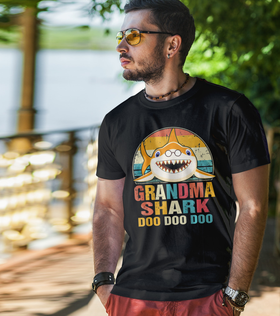 Grandma Shark Doo Doo Doo Retro T-Shirt