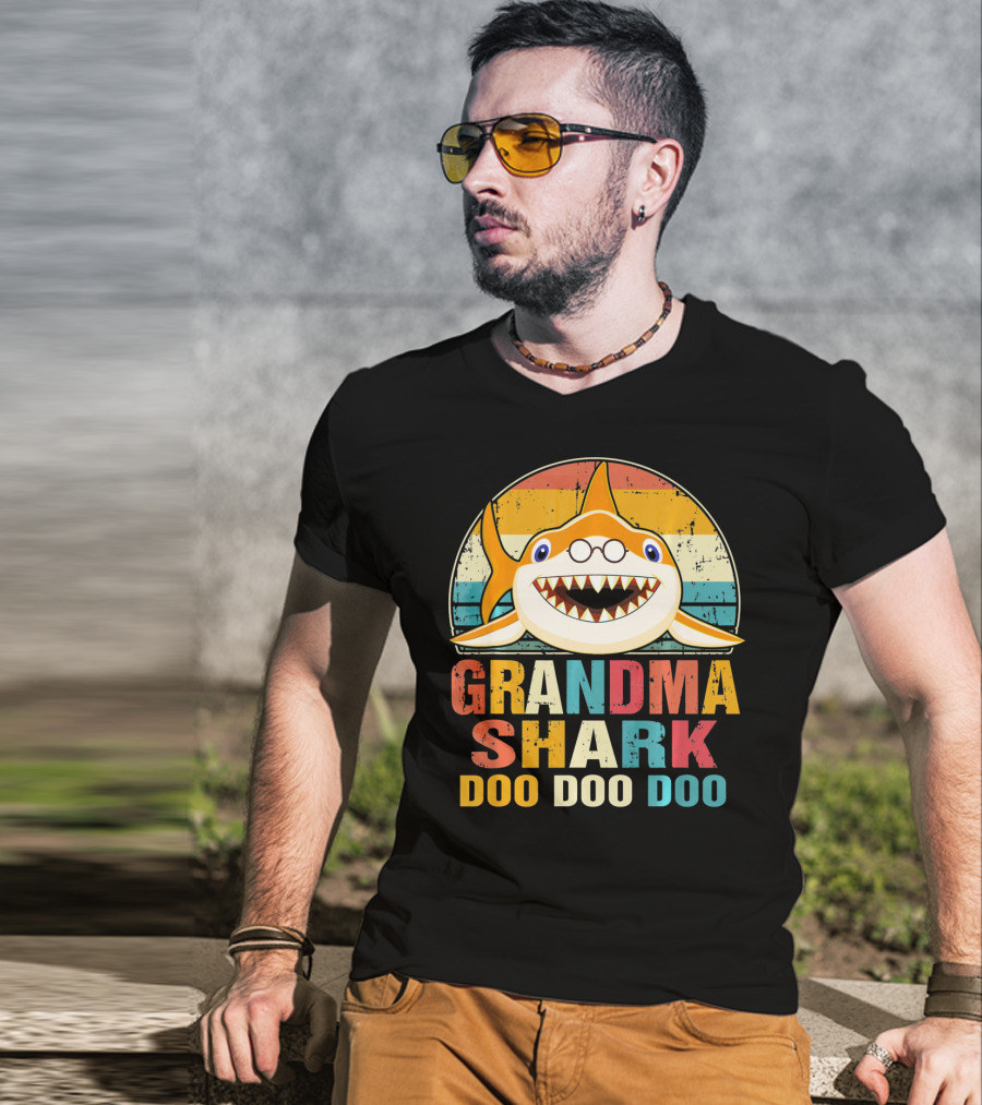 Grandma Shark Doo Doo Doo Retro T-Shirt