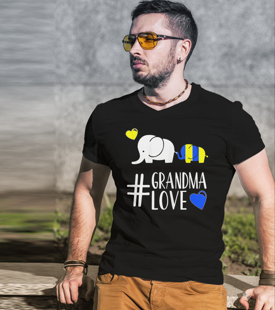 Grandma Love Autism Awareness Cute Elephants Hearts T-Shirt