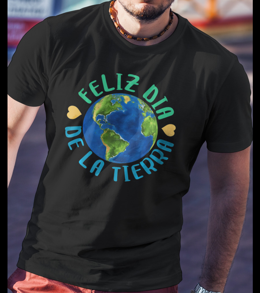 Feliz Dia De La Tierra Earth Globe With Hearts T-Shirt
