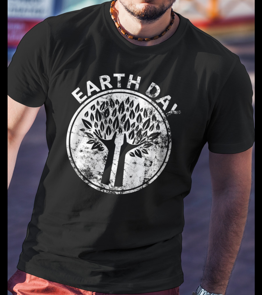 EARTH DAY Hands Tree Lover Natur Vintage Distressed Circle Emblem T-Shirt