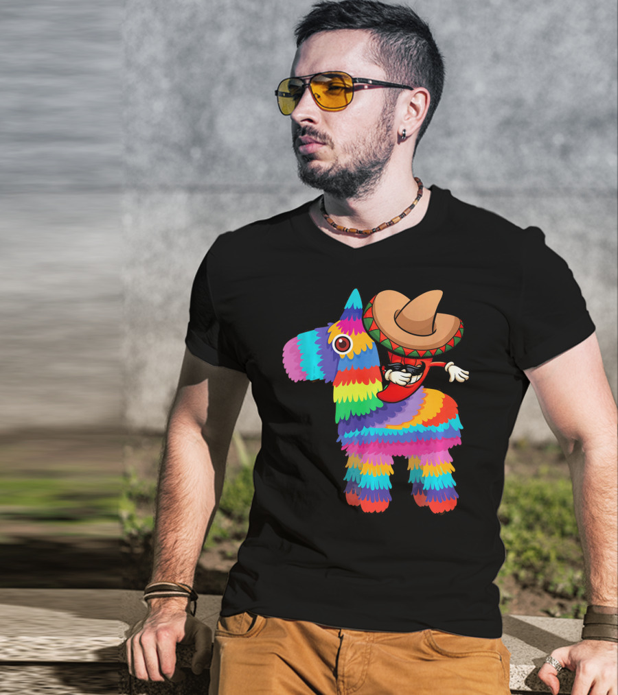 Dabbing Chili Pepper Piñata Cinco Sombrero Fun T-Shirt