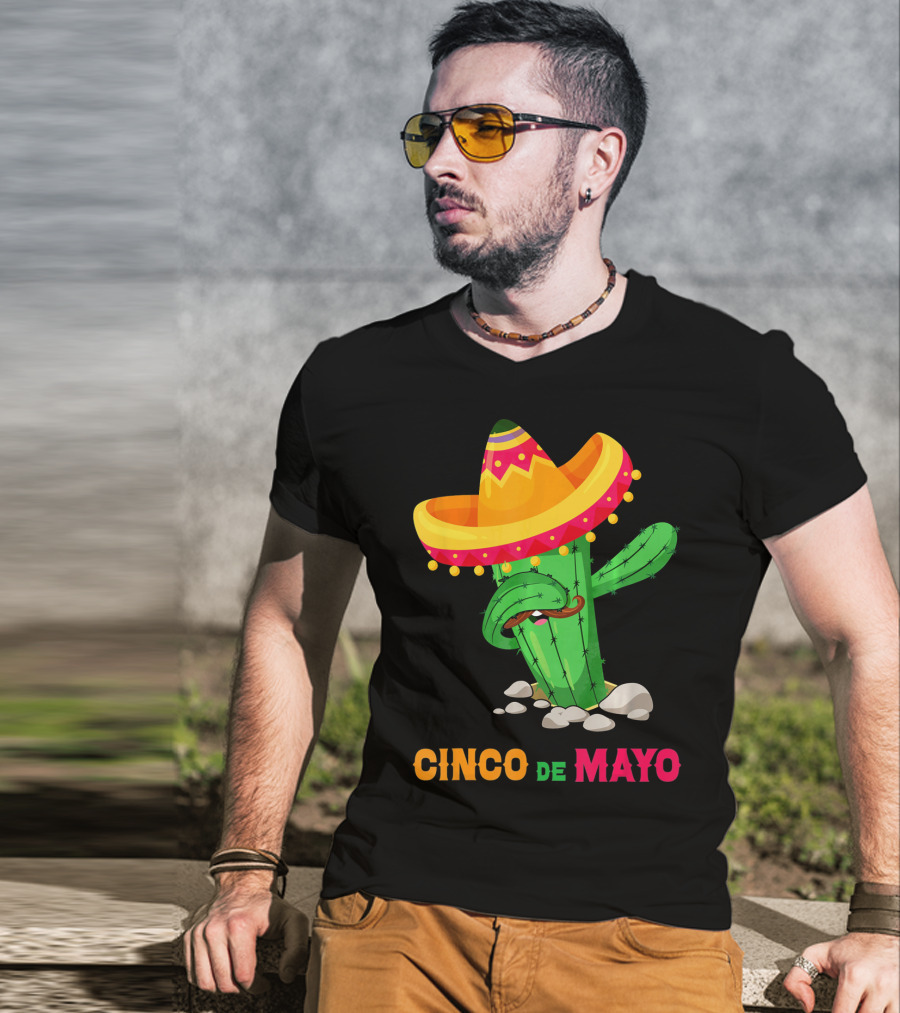 Cinco De Mayo Dabbing Cactus Sombrero T-Shirt