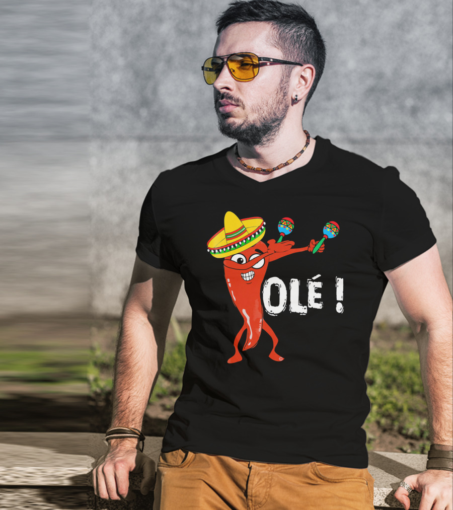Olé Cinco De Mayo Dancing Chili With Sombrero And Maracas T-Shirt