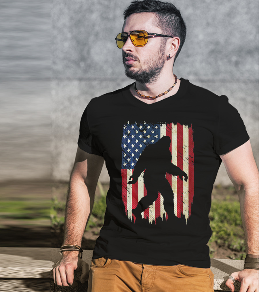 Bigfoot Sasquatch Silhouette Over American Flag USA T-Shirt