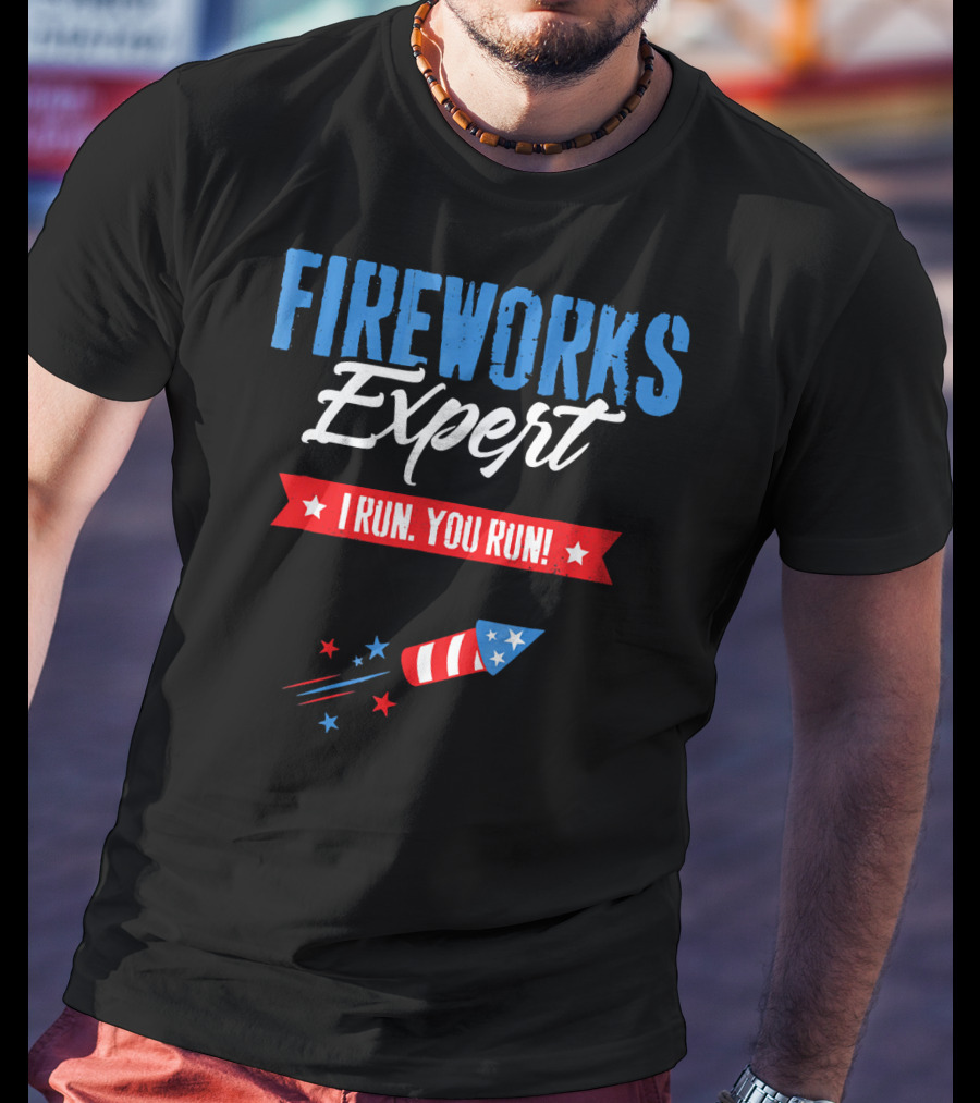 FIREWORKS EXPERT I RUN YOU RUN Rocket Stars Stripes Patriotic Humor T-Shirt