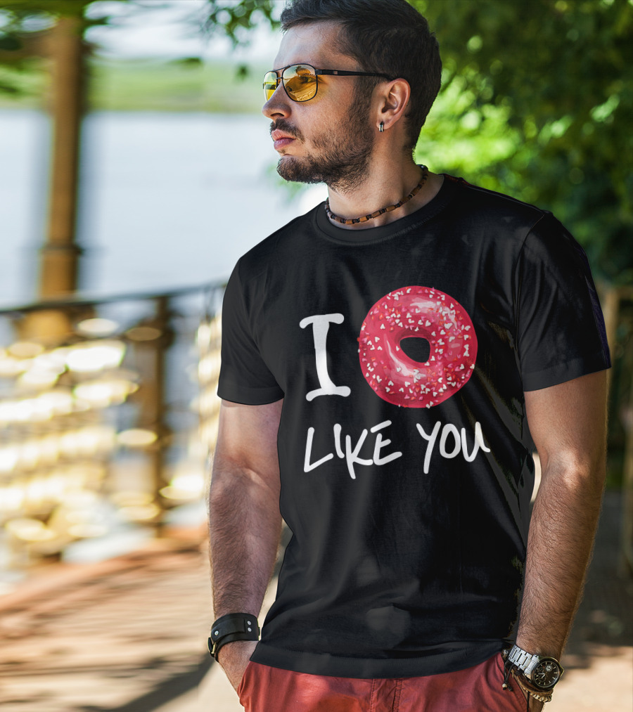 I Doughnut Like You Donut Funny Men Red Sprinkled Heart Doughnut T-Shirt
