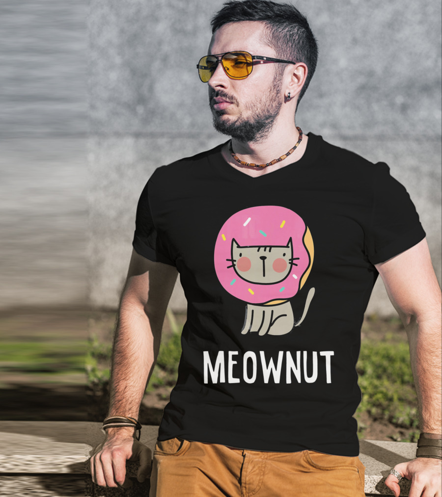 Cute Donut Cat Pun Meownut Funny Meownut T-Shirt