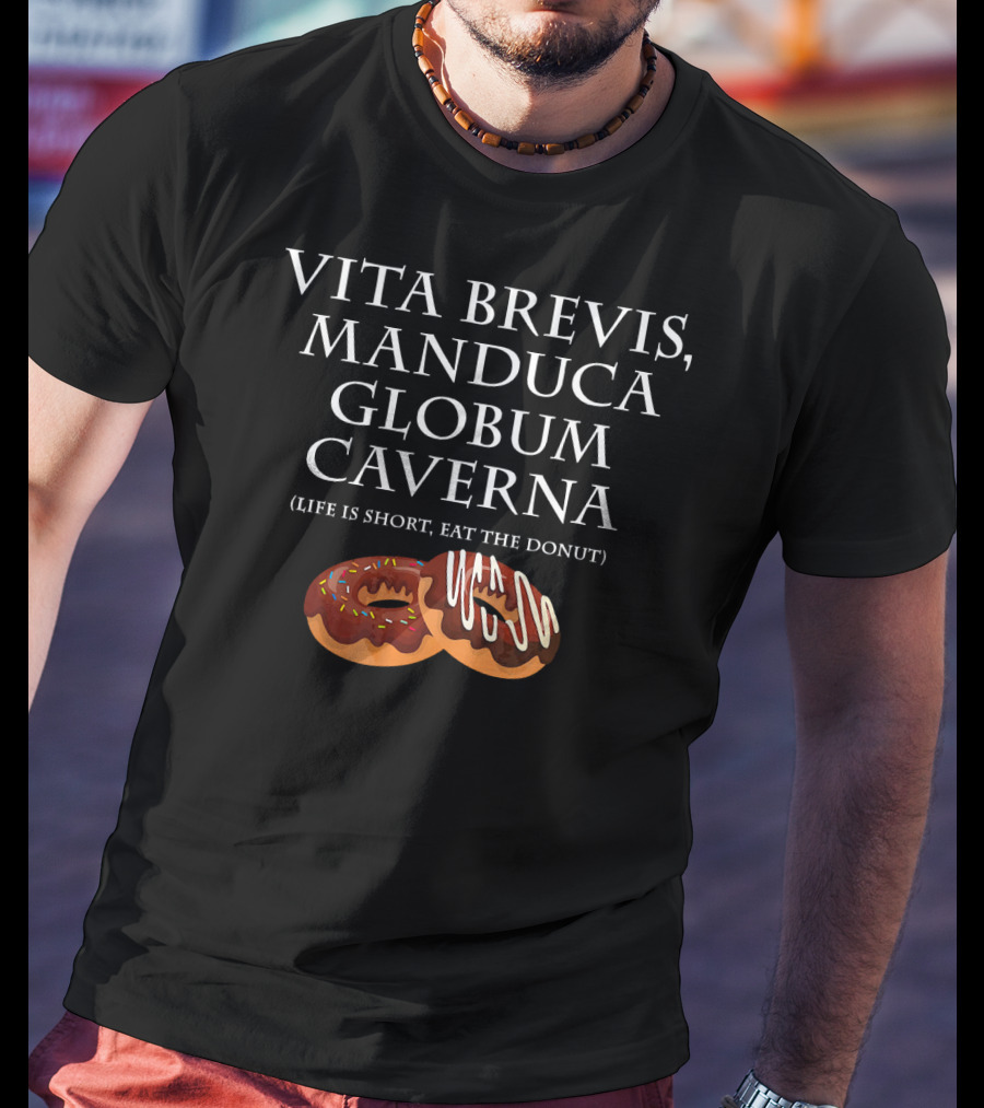 Vita Brevis Manduca Globum Caverna Life Is Short Eat The Donut T-Shirt