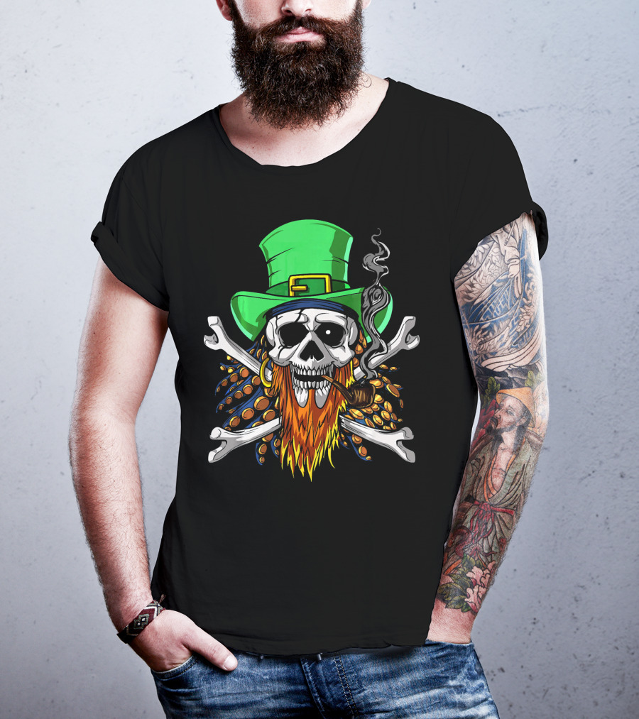 Leprechaun Pirate Skull St Patricks Crossbones Hat Pipe Beads T-Shirt