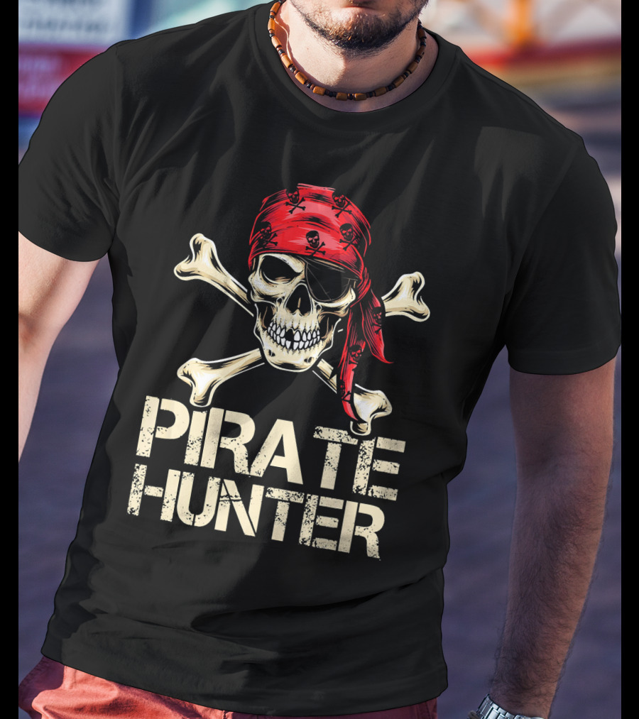 PIRATE HUNTER Funny Birthday Skull Crossbones Red Bandana T-Shirt