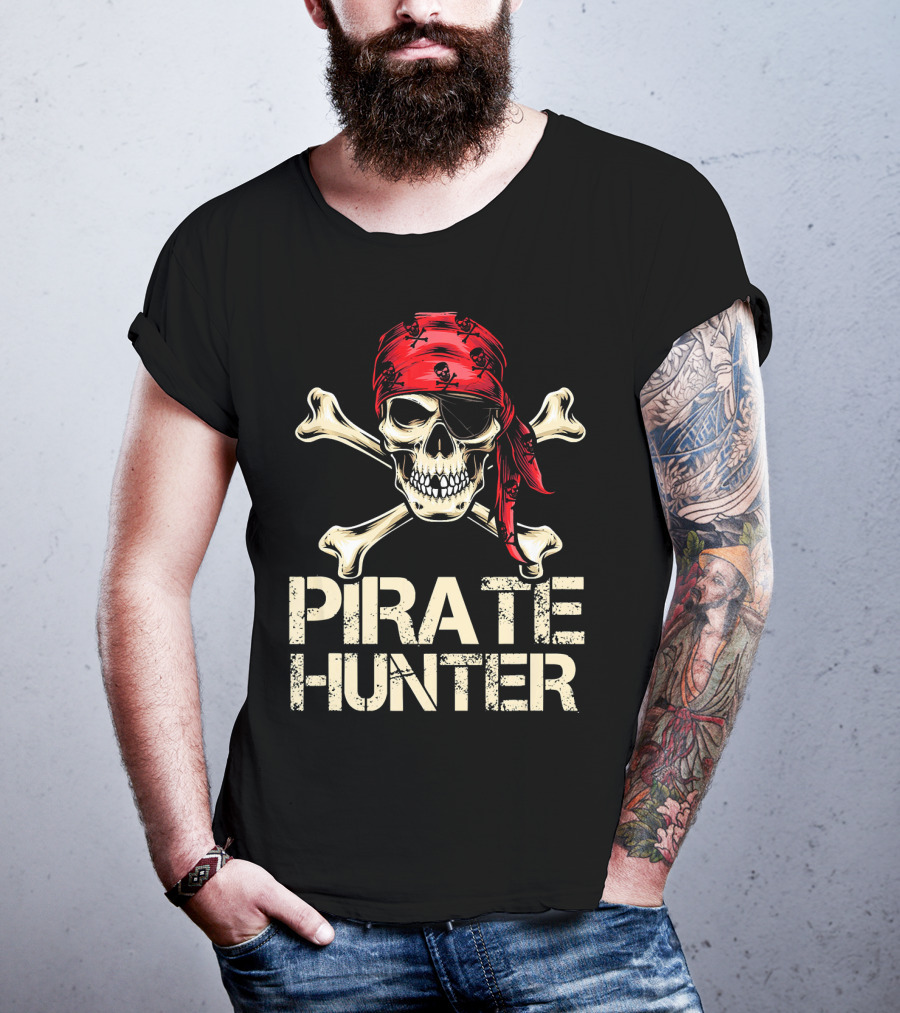 PIRATE HUNTER Funny Birthday Skull Crossbones Red Bandana T-Shirt