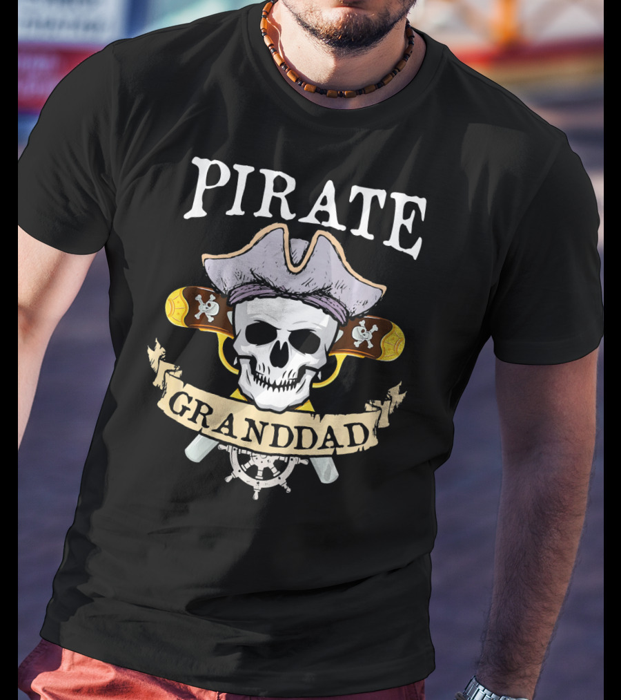 Pirate Granddad Skull With Hat And Crossed Swords Halloween Family Matching T-Shirt