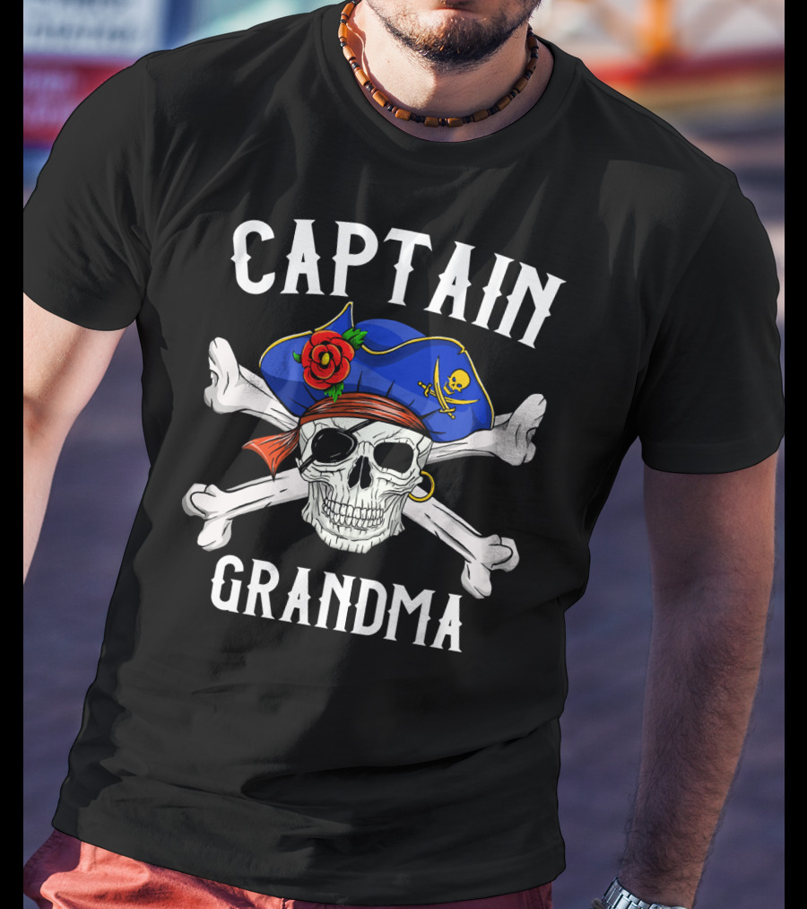 Captain Grandma Funny Pirate Skull Crossbones T-Shirt