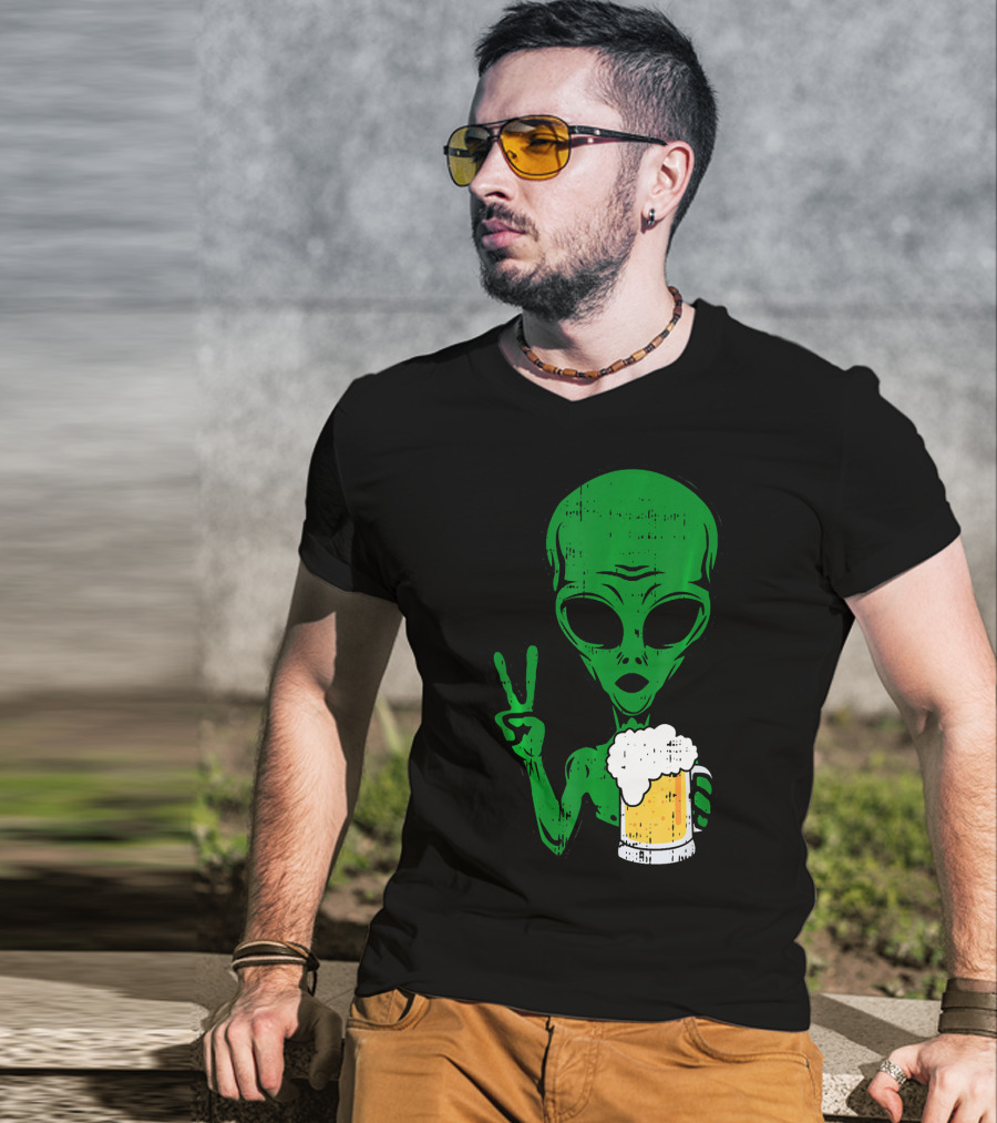 Area 51 Alien Peace Sign Drinking Beer T-Shirt