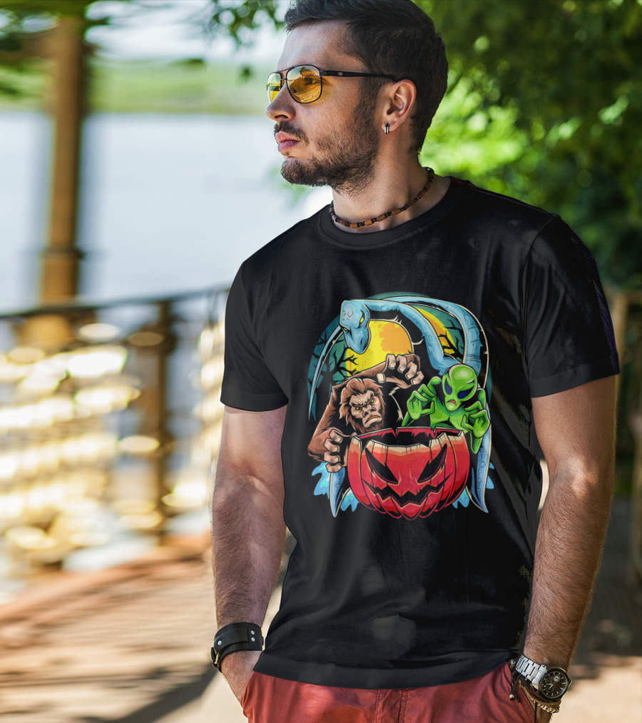 Bigfoot The Loch Ness Monster Alien With Pumpkin Halloween Scene T-Shirt