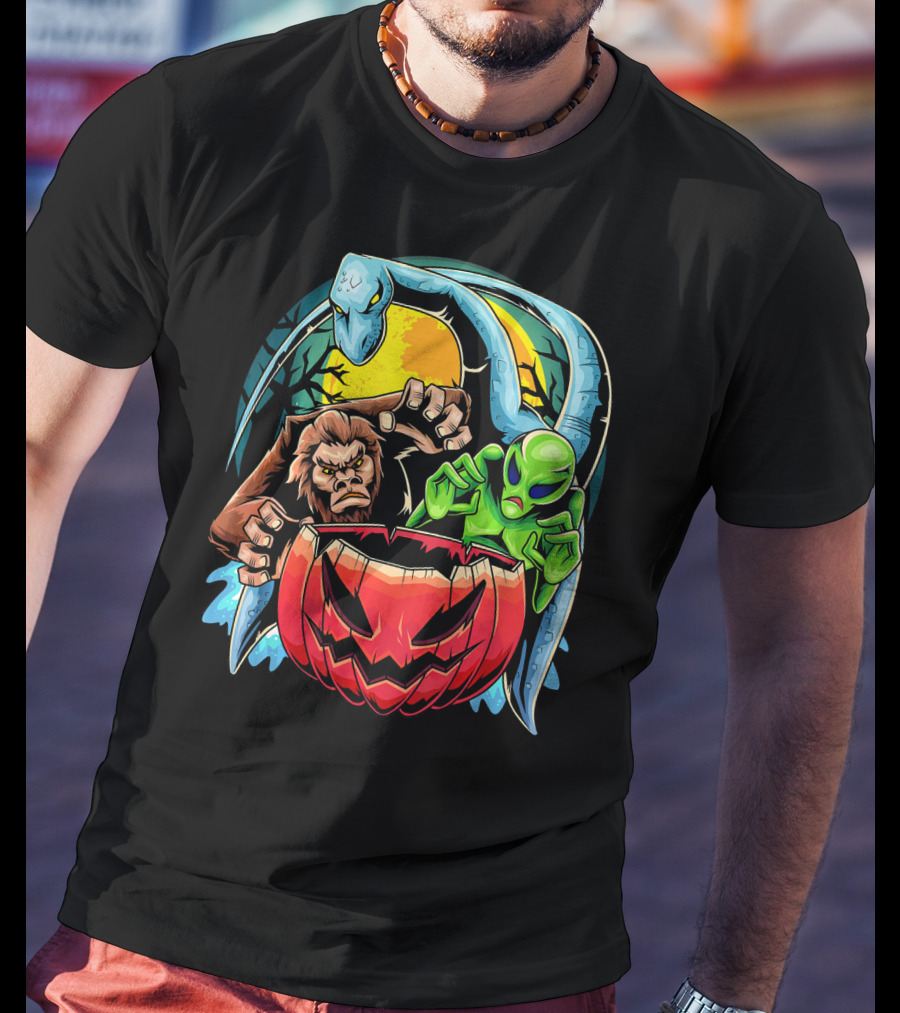 Bigfoot The Loch Ness Monster Alien With Pumpkin Halloween Scene T-Shirt