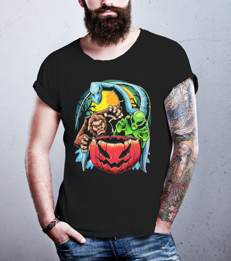 Bigfoot The Loch Ness Monster Alien With Pumpkin Halloween Scene T-Shirt