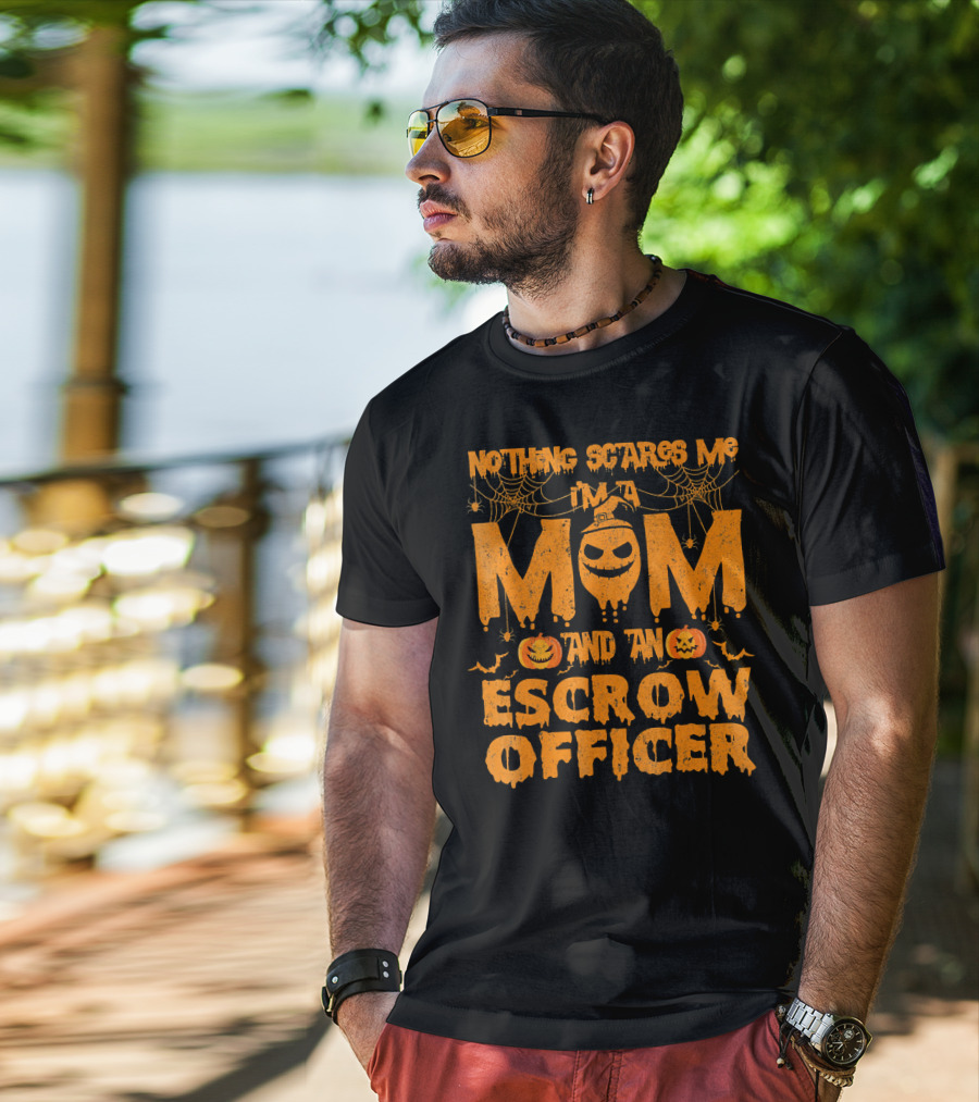 Nothing Scares Me I'm A Mom And An Escrow Officer Pumpkin T-Shirt