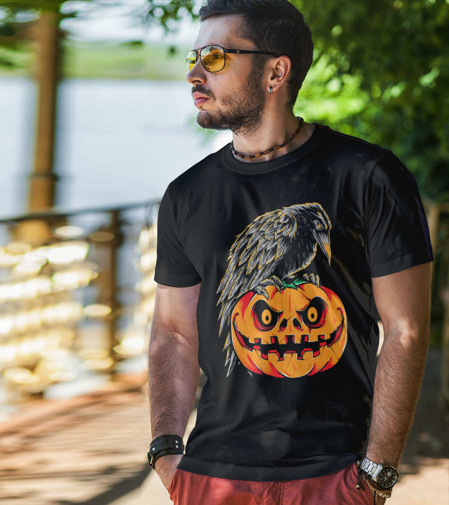 Creepy Black Raven Perched On Retro Vintage Pumpkin Halloween T-Shirt