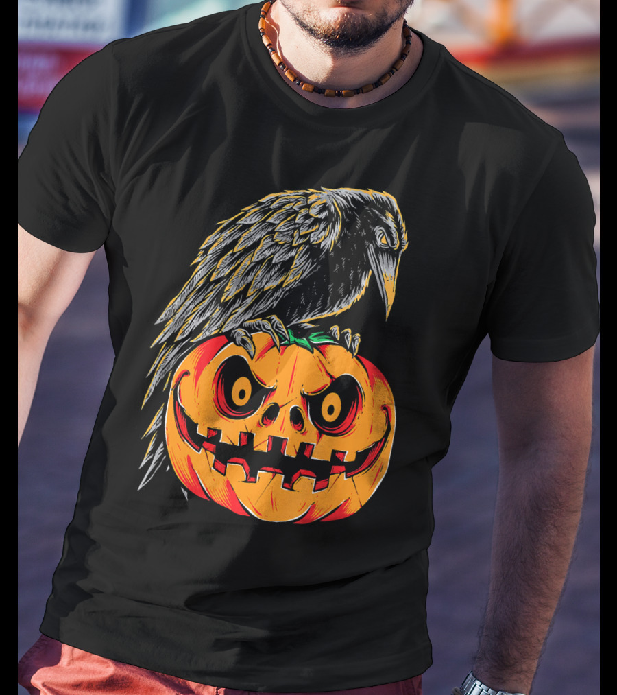 Creepy Black Raven Perched On Retro Vintage Pumpkin Halloween T-Shirt
