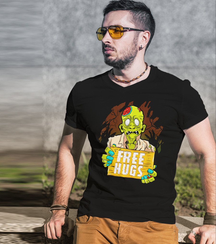 Free Hugs Creepy Zombie Funny Mens Halloween Horror T-Shirt
