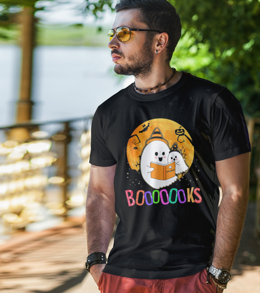 BOOOOOOKS Halloween Ghost Reading Under Full Moon T-Shirt