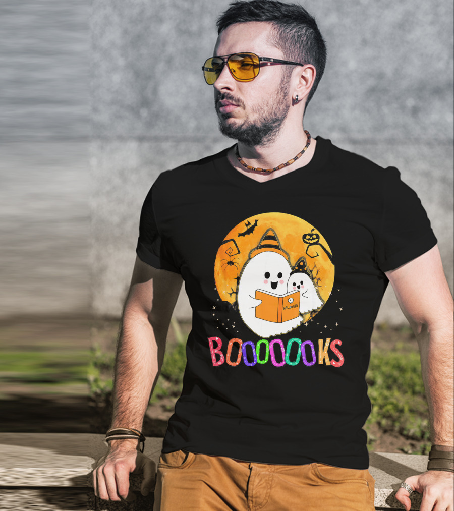 BOOOOOOKS Halloween Ghost Reading Under Full Moon T-Shirt