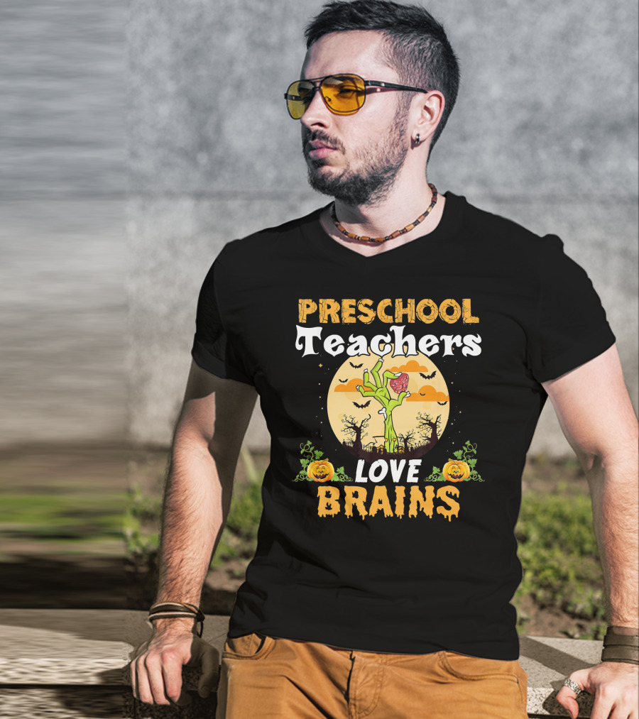 Preschool Teachers Love Brains Zombies Halloween Pumpkin Moon Bats T-Shirt