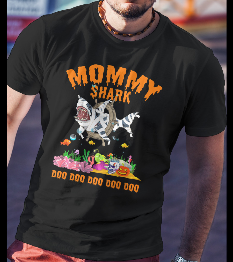 Mommy Shark Halloween Costume Doo Doo Doo Doo Doo T-Shirt