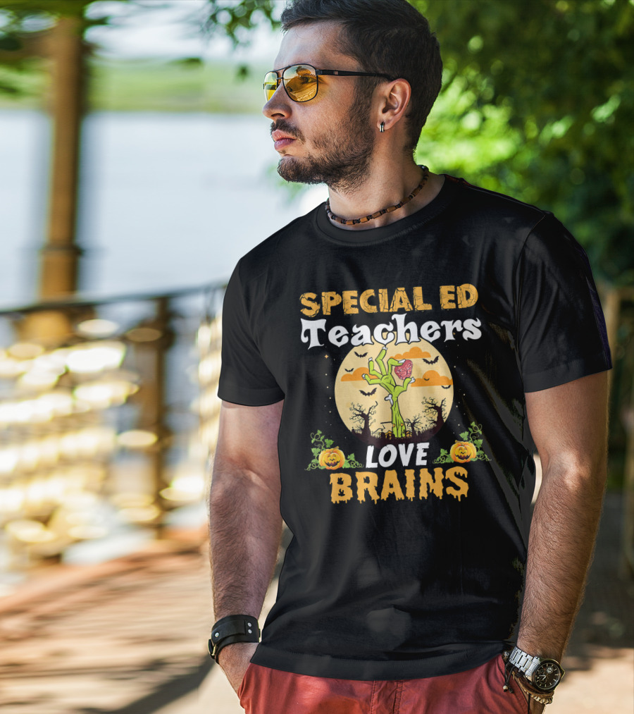 Special ED Teachers Love Brains Zombies Halloween Pumpkins Moon Bats T-Shirt