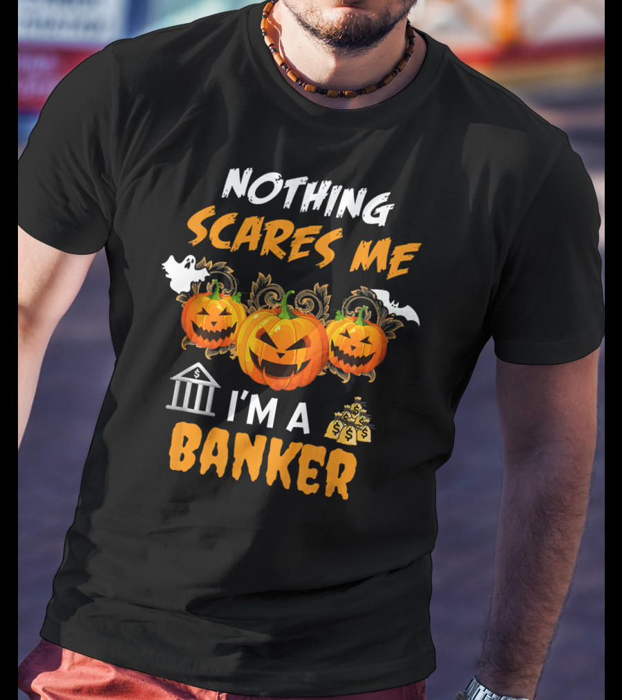 Nothing Scares Me I'm A Banker Funny Halloween Pumpkins Ghost Bat Money T-Shirt