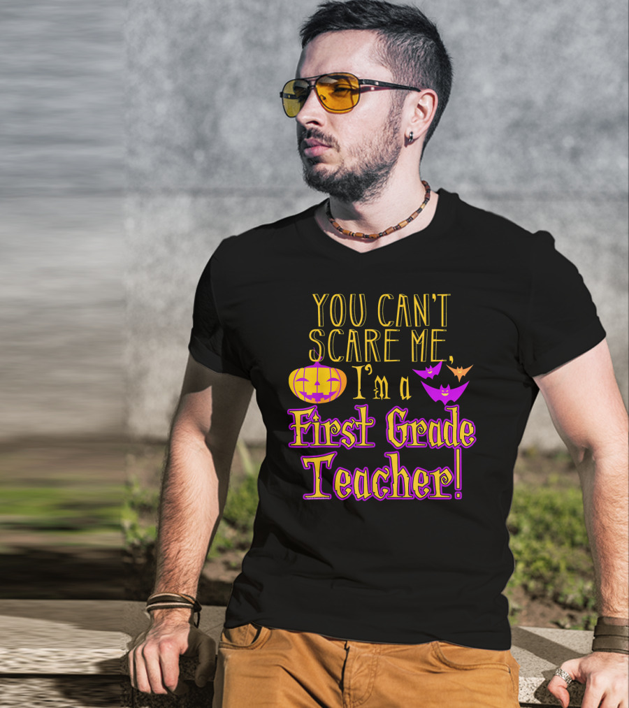 You Can't Scare Me I'm A First Grade Teacher Halloween Bats Pumpkin T-Shirt