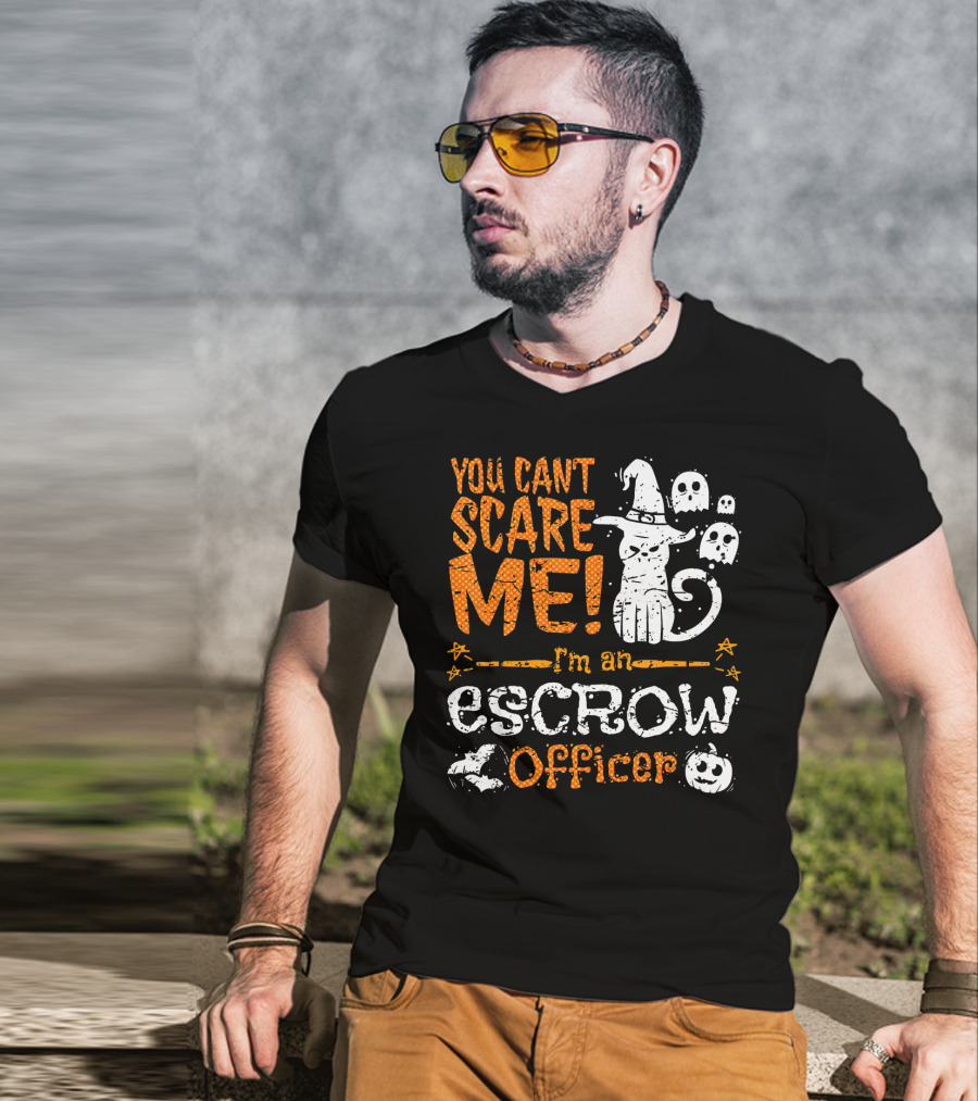 You Can't Scare Me I'm An Escrow Officer Halloween Cat Ghosts Pumpkin T-Shirt
