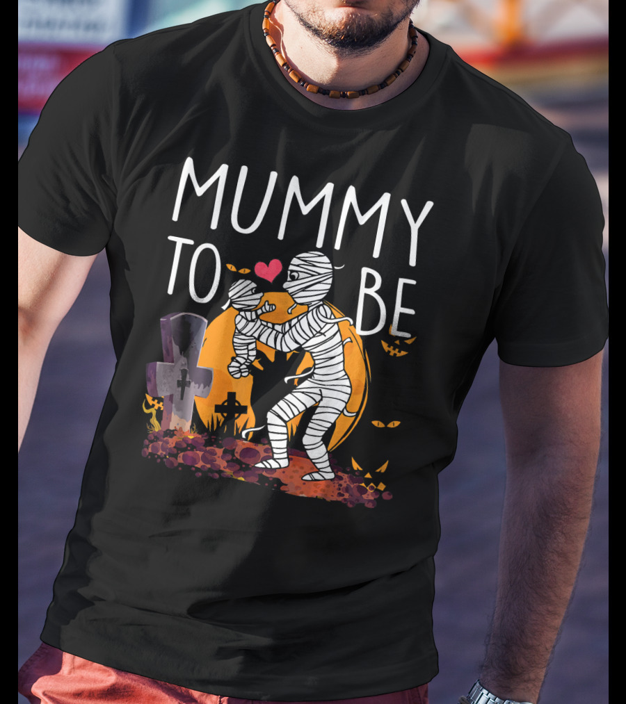 Mummy To Be Halloween Mummy Scene With Graveyard And Heart T-Shirt
